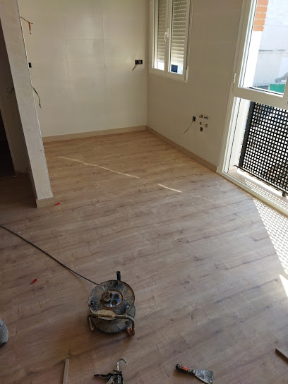 Dirección, horario, teléfono y opiniones de Bricodeko Granada Tarima Flotante Especialistas Suelos Laminados y Puertas de Paso. en Motril