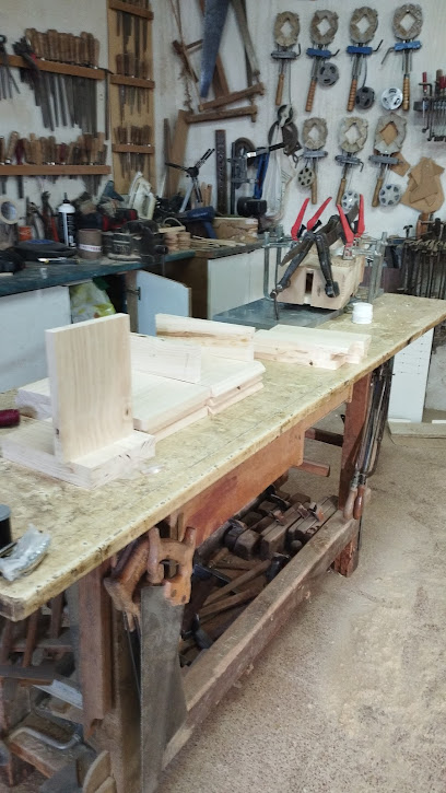 Dirección, horario, teléfono y opiniones de Carpintería Ebanistería Restauración Salas en Leganés