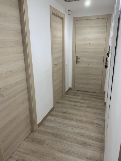 Dirección, horario, teléfono y opiniones de Montaje Parquet Puertas y Otros Trabajos de Carpintería Baix Llobregat en Castelldefels