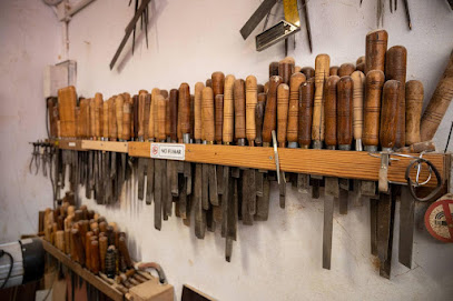 Dirección, horario, teléfono y opiniones de Tornero Artesano de Madera Leandro Postigo Fernández en Torrelavega