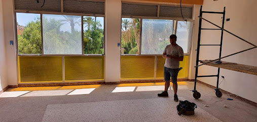 Dirección, horario, teléfono y opiniones de Tristan Cristalería Carpintería de Aluminio en Alicante