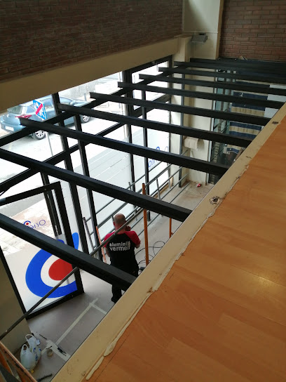 Dirección, horario, teléfono y opiniones de Aluminio Vermell en Sant Boi de Llobregat