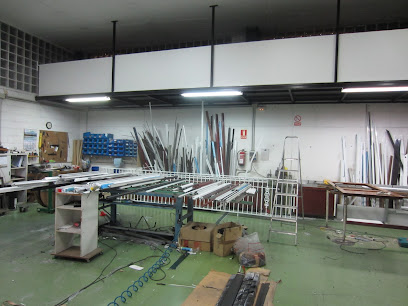 Dirección, horario, teléfono y opiniones de Alumirun S.L.. Menuiserie Aluminium en Irún