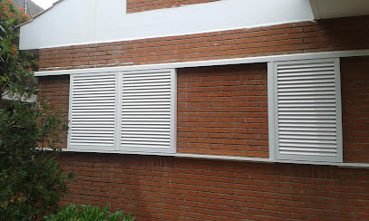 Dirección, horario, teléfono y opiniones de Carpintería de Aluminio Hnos. Paredes en L'Hospitalet de Llobregat