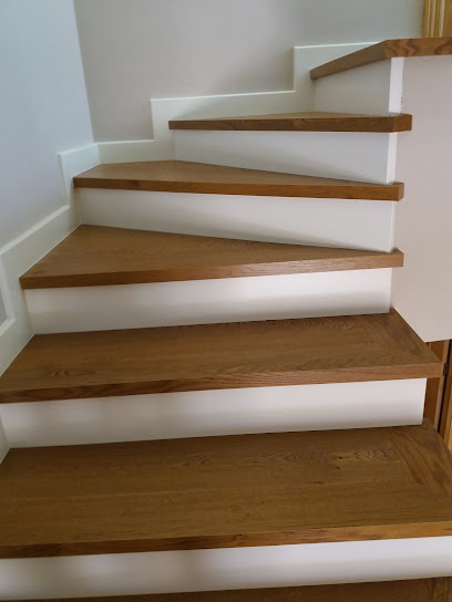 Dirección, horario, teléfono y opiniones de Instalaciones de Parquet Jumaparq Ciudad Real S L en Ciudad Real