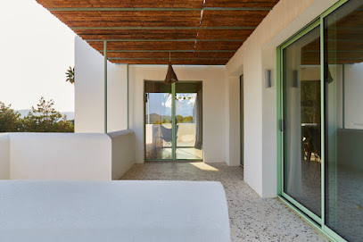 Dirección, horario, teléfono y opiniones de Aluiris Soluciones Aluminio. en Ibiza