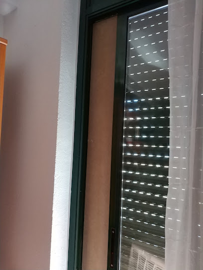 Dirección, horario, teléfono y opiniones de Carpintería Ebanistería Les Tres Voltes en Figueres