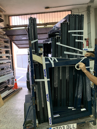 Dirección, horario, teléfono y opiniones de Cerrajería y Aluminios Valenzuela en Mijas