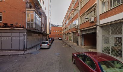 Dirección, horario, teléfono y opiniones de Talleres Molina - Carpintería de Aluminio y PVC en Madrid