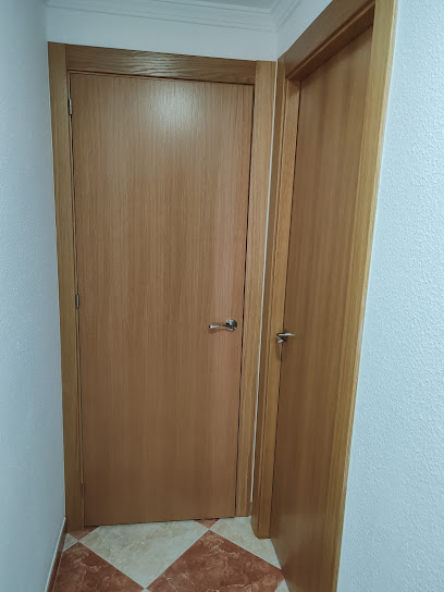 Dirección, horario, teléfono y opiniones de Tesesa. Puertas Mijas en Mijas