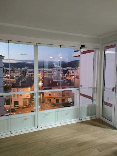 Dirección, horario, teléfono y opiniones de Carpintería de Aluminio Antonio Guerra S L en Vélez-Málaga