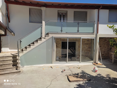 Dirección, horario, teléfono y opiniones de Talleres Bouciña Carpintería de Aluminio y PVC en Vigo